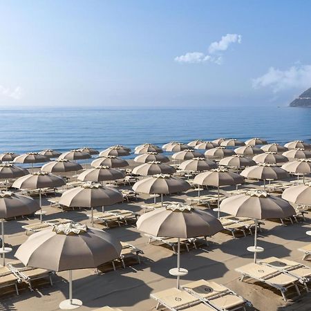 Grand Hotel Spiaggia Аласио Екстериор снимка
