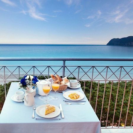 Grand Hotel Spiaggia Аласио Екстериор снимка