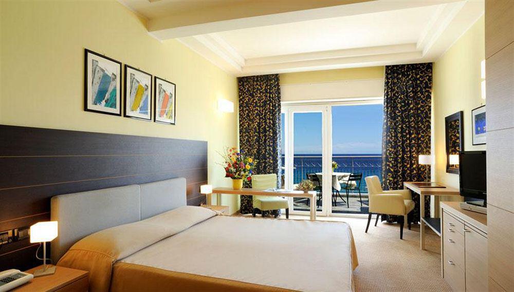 Grand Hotel Spiaggia Аласио Екстериор снимка
