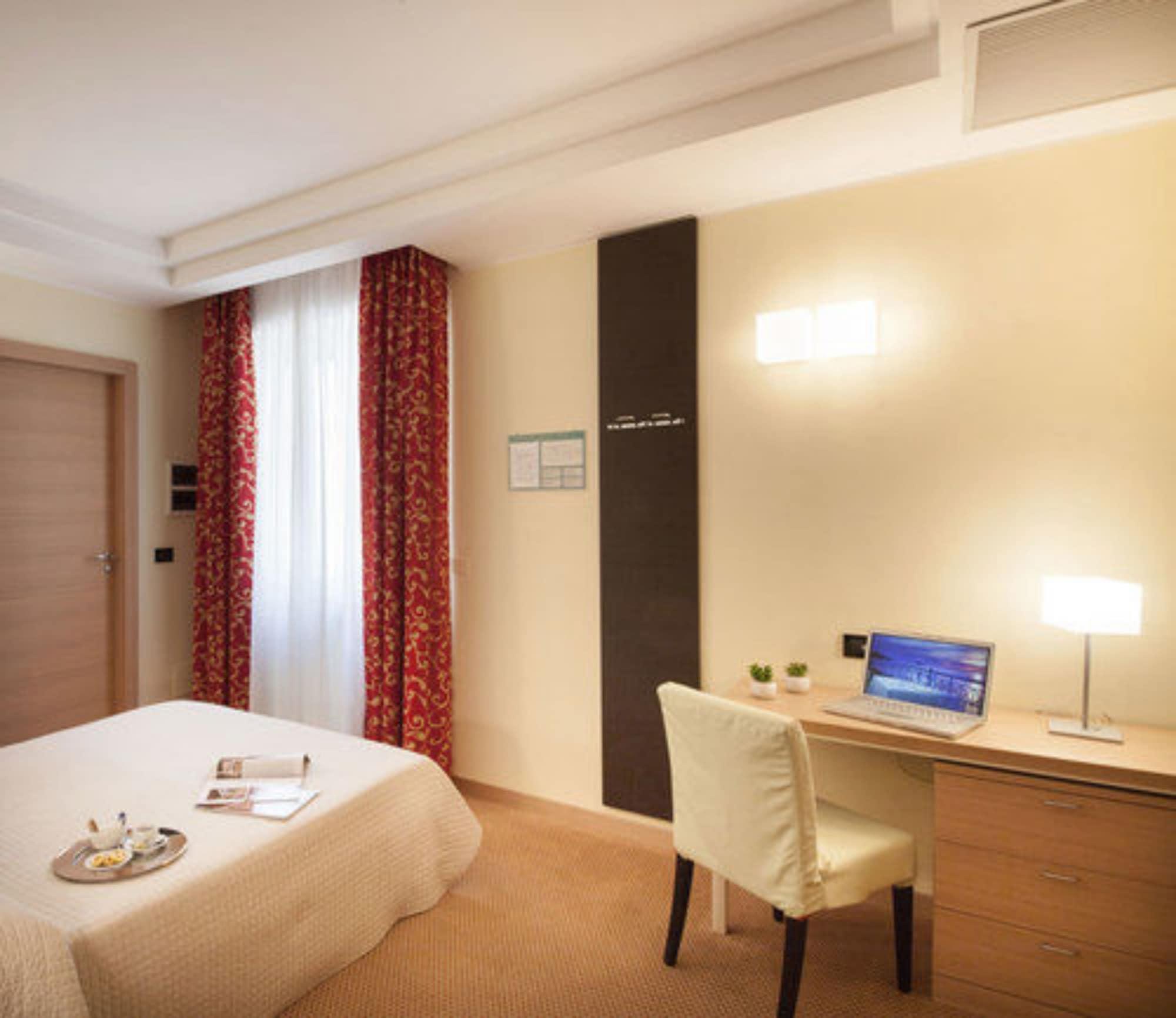 Grand Hotel Spiaggia Аласио Екстериор снимка