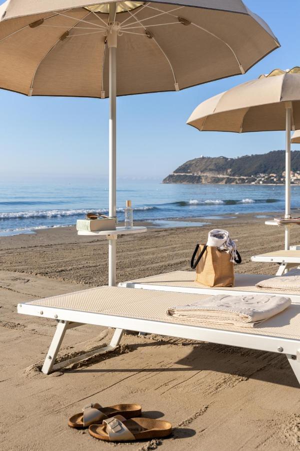 Grand Hotel Spiaggia Аласио Екстериор снимка