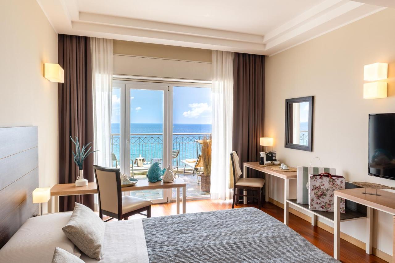 Grand Hotel Spiaggia Аласио Екстериор снимка