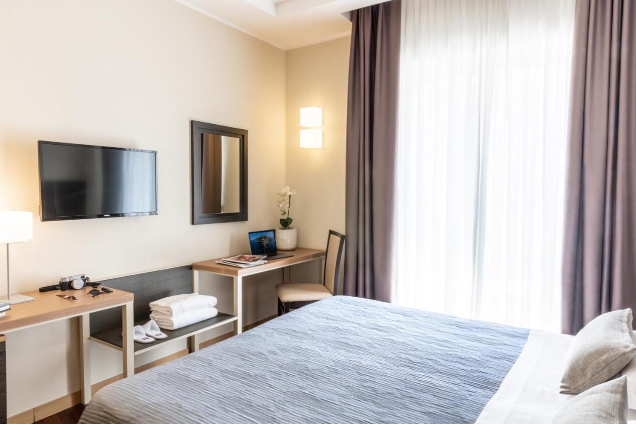 Grand Hotel Spiaggia Аласио Екстериор снимка