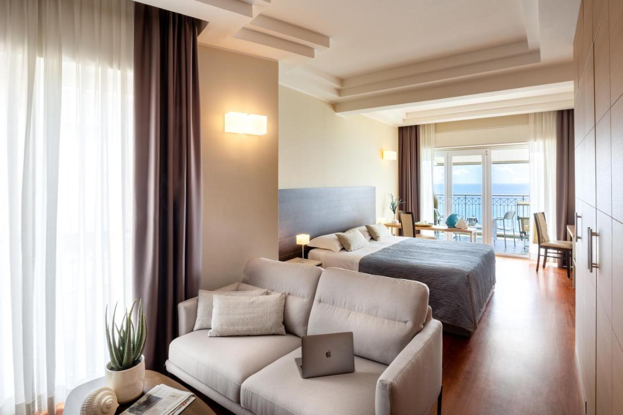 Grand Hotel Spiaggia Аласио Екстериор снимка