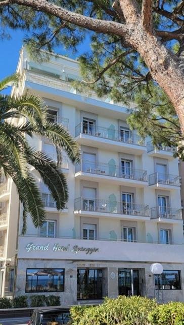Grand Hotel Spiaggia Аласио Екстериор снимка