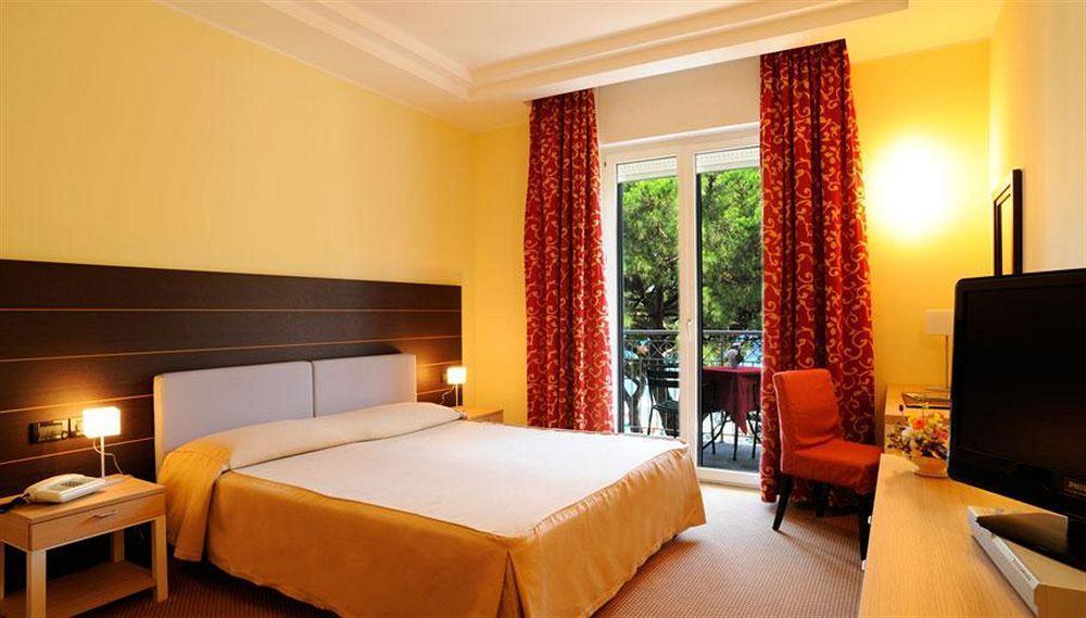 Grand Hotel Spiaggia Аласио Екстериор снимка