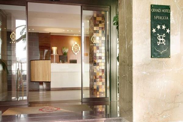 Grand Hotel Spiaggia Аласио Екстериор снимка