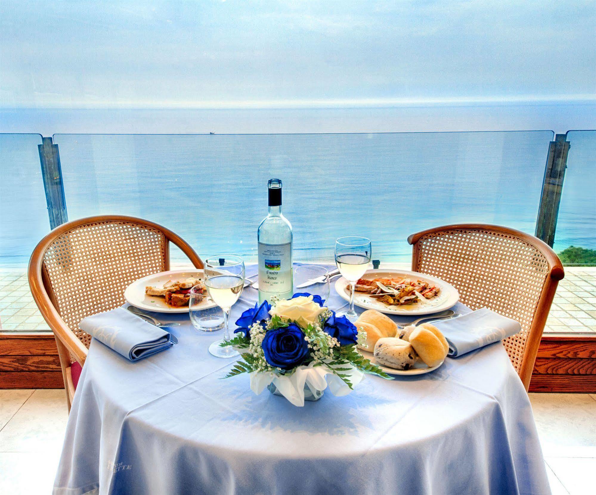 Grand Hotel Spiaggia Аласио Екстериор снимка