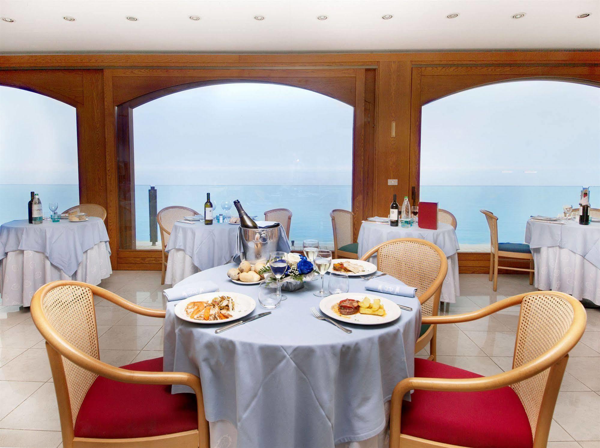 Grand Hotel Spiaggia Аласио Екстериор снимка