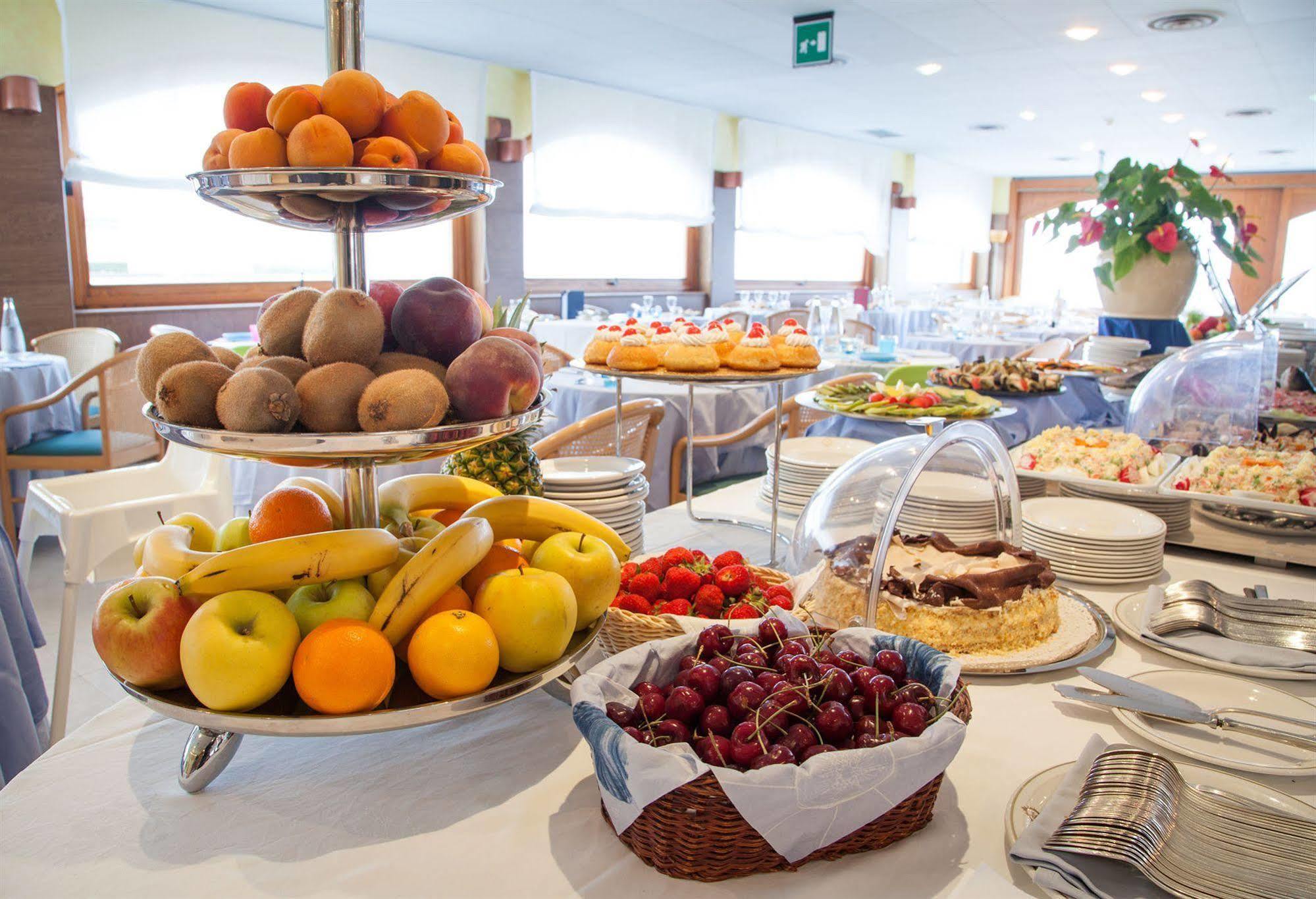 Grand Hotel Spiaggia Аласио Екстериор снимка